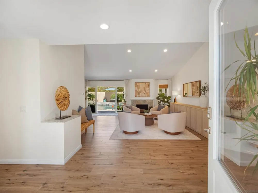 1022 Daisy Ave Carlsbad, CA 92011
