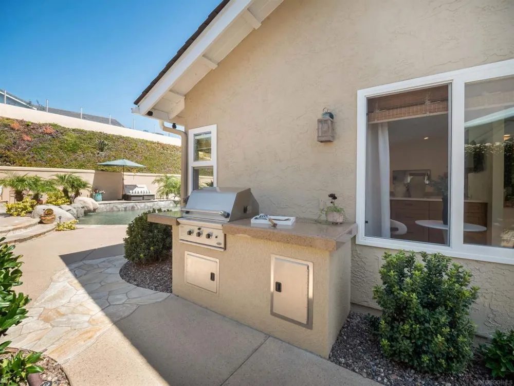 1022 Daisy Ave Carlsbad, CA 92011