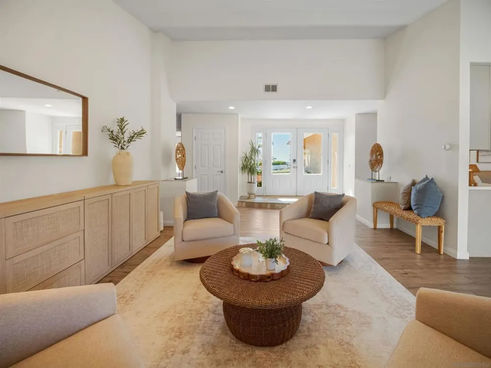 1022 Daisy Ave Carlsbad, CA 92011