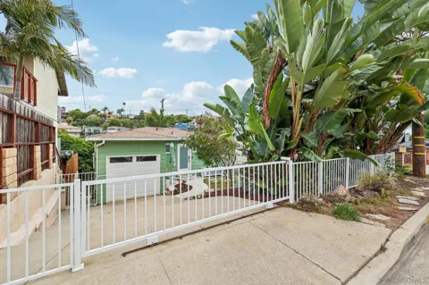 3542 Wawona Dr