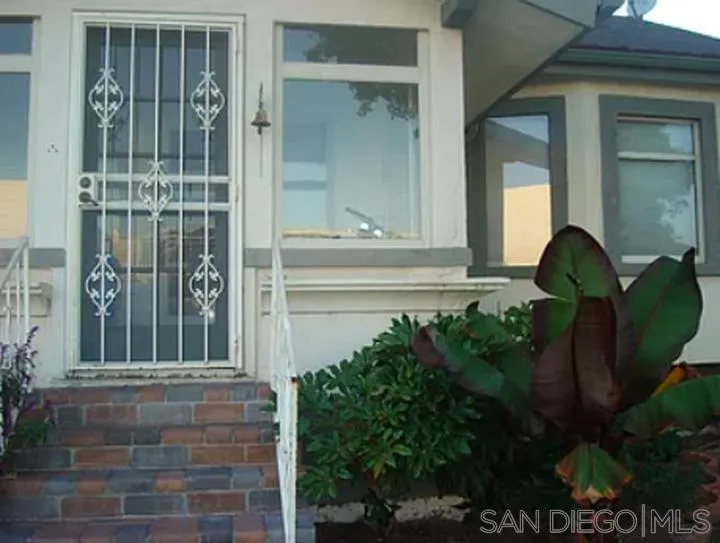 2220 Rosecrans Point Loma, CA 92106