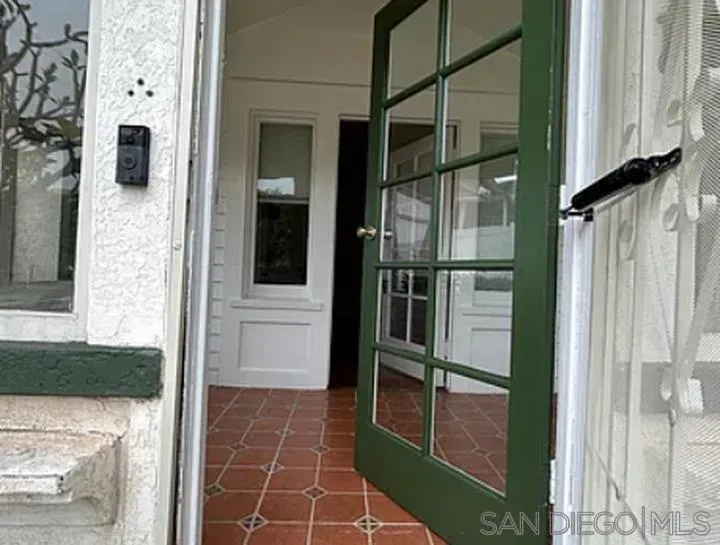 2220 Rosecrans Point Loma, CA 92106