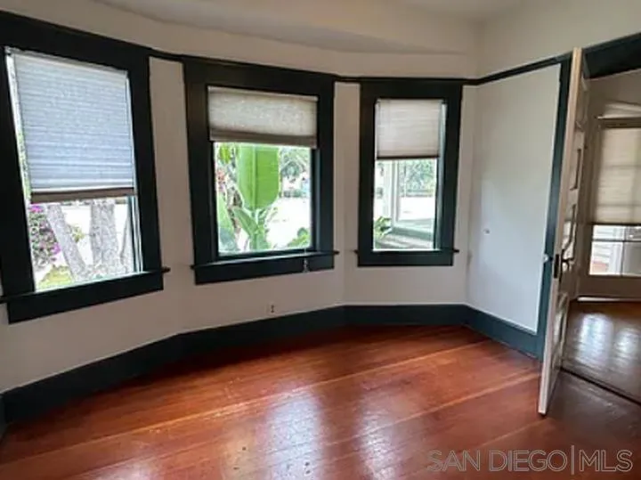 2220 Rosecrans Point Loma, CA 92106