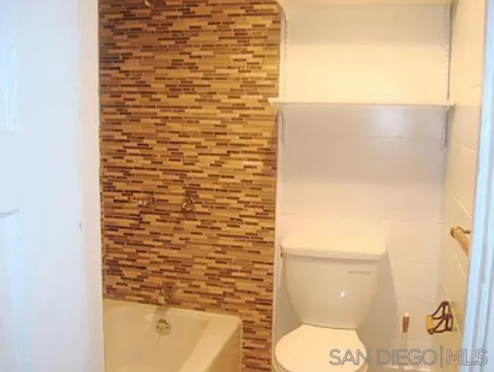 2220 Rosecrans Point Loma, CA 92106