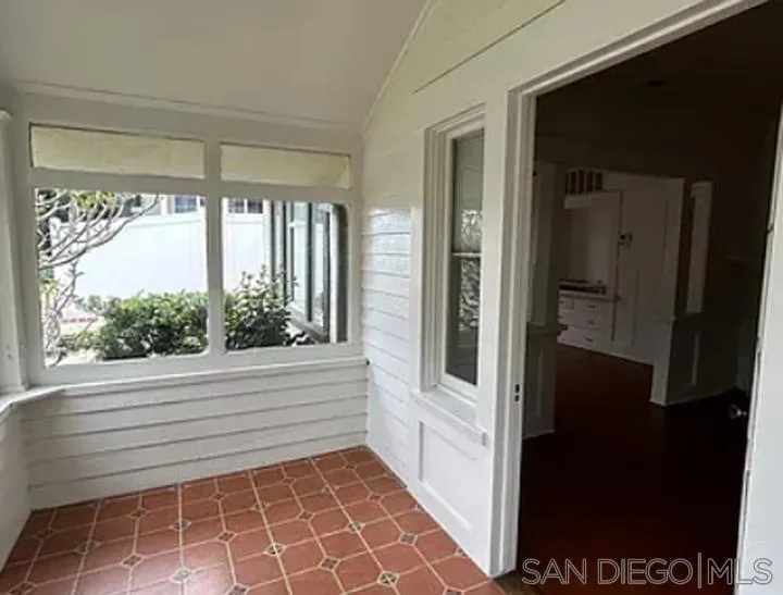 2220 Rosecrans Point Loma, CA 92106