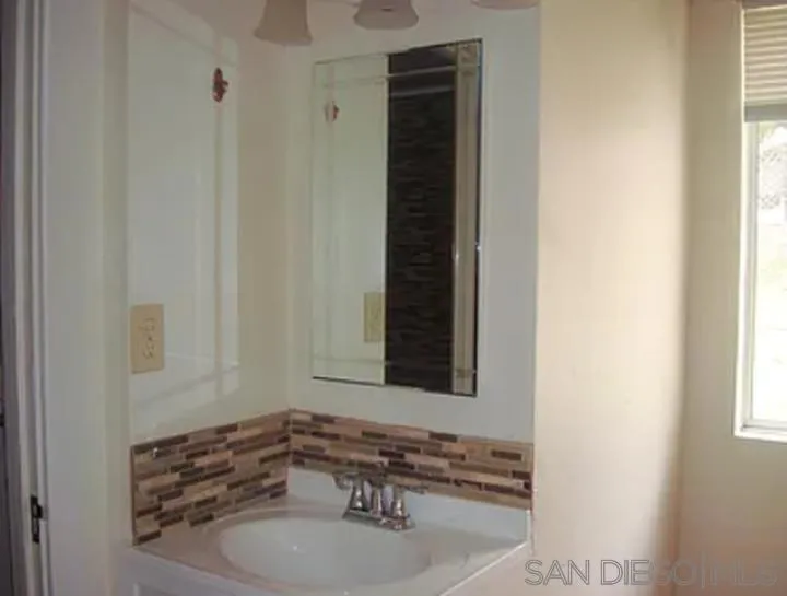 2220 Rosecrans Point Loma, CA 92106