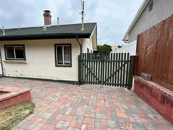 2220 Rosecrans Point Loma, CA 92106