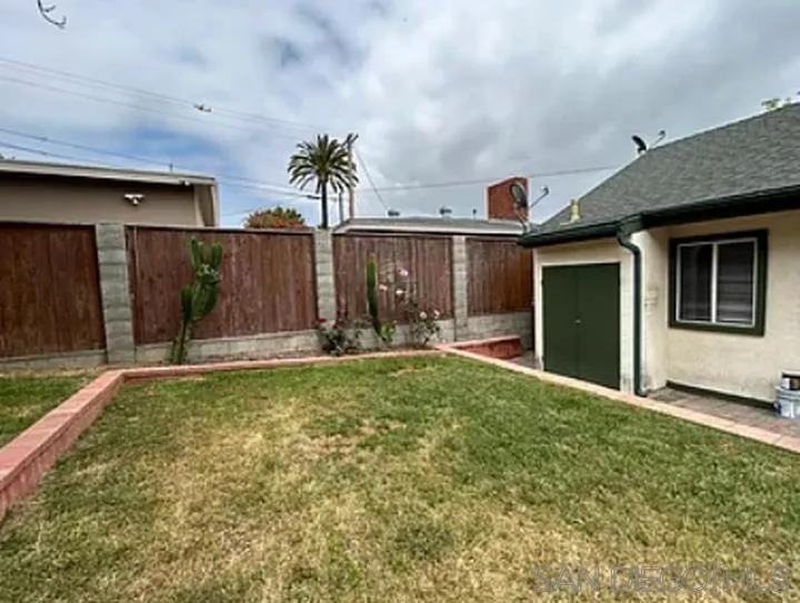 2220 Rosecrans Point Loma, CA 92106
