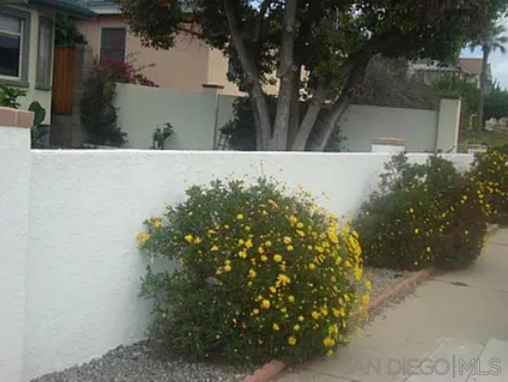 2220 Rosecrans Point Loma, CA 92106