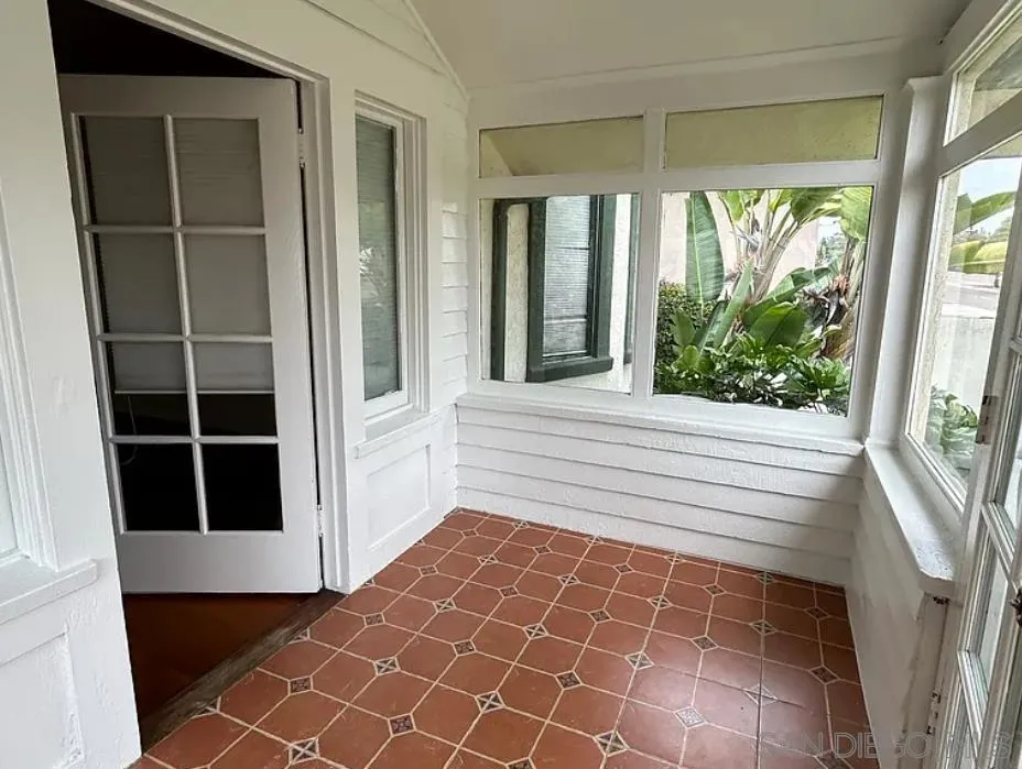 2220 Rosecrans Point Loma, CA 92106