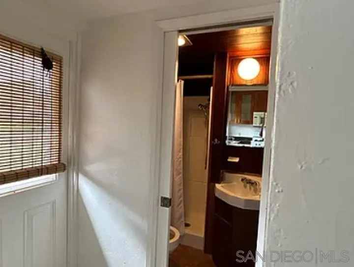 2220 Rosecrans Point Loma, CA 92106