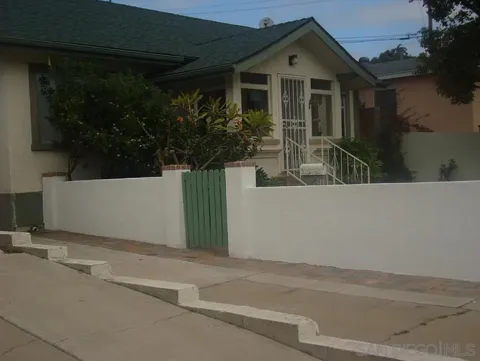 2220 Rosecrans