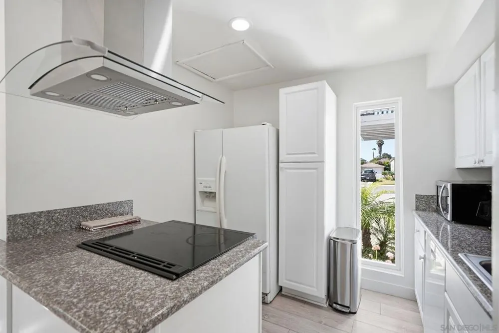 521 Arenas St La Jolla, CA 92037