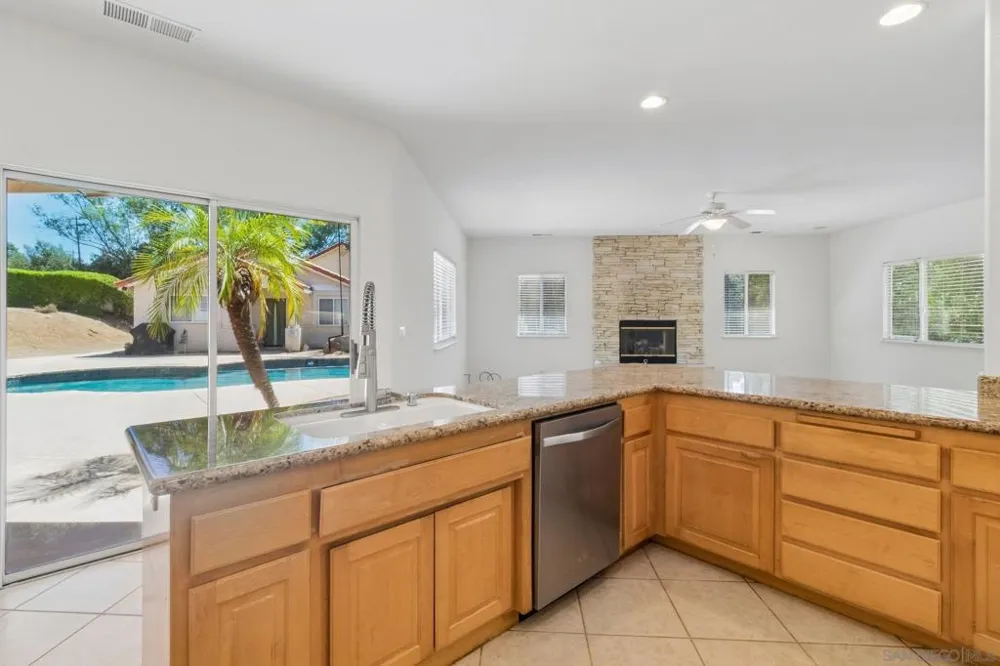 29081 Fruitvale Valley Center, CA 92082