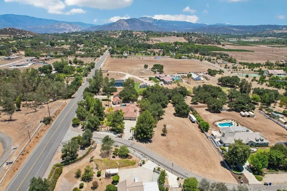 29081 Fruitvale Valley Center, CA 92082