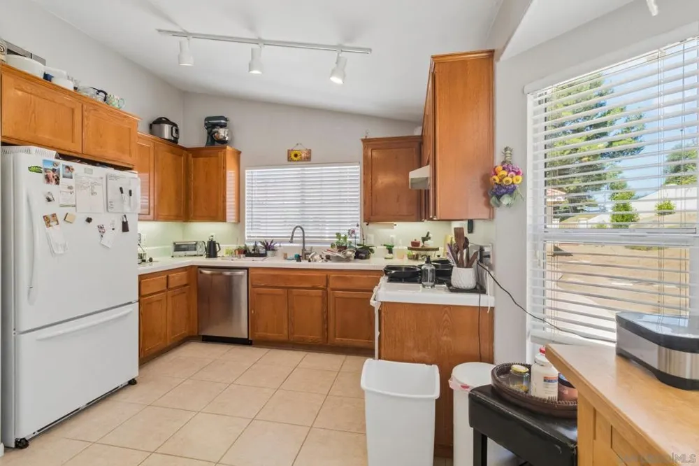 29081 Fruitvale Valley Center, CA 92082