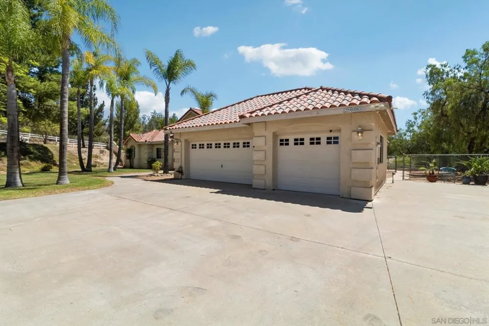 29081 Fruitvale Valley Center, CA 92082