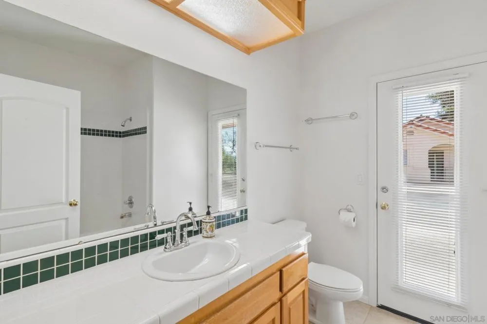 29081 Fruitvale Valley Center, CA 92082