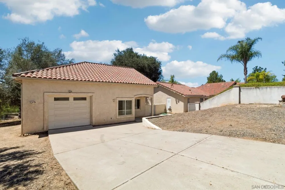 29081 Fruitvale Valley Center, CA 92082