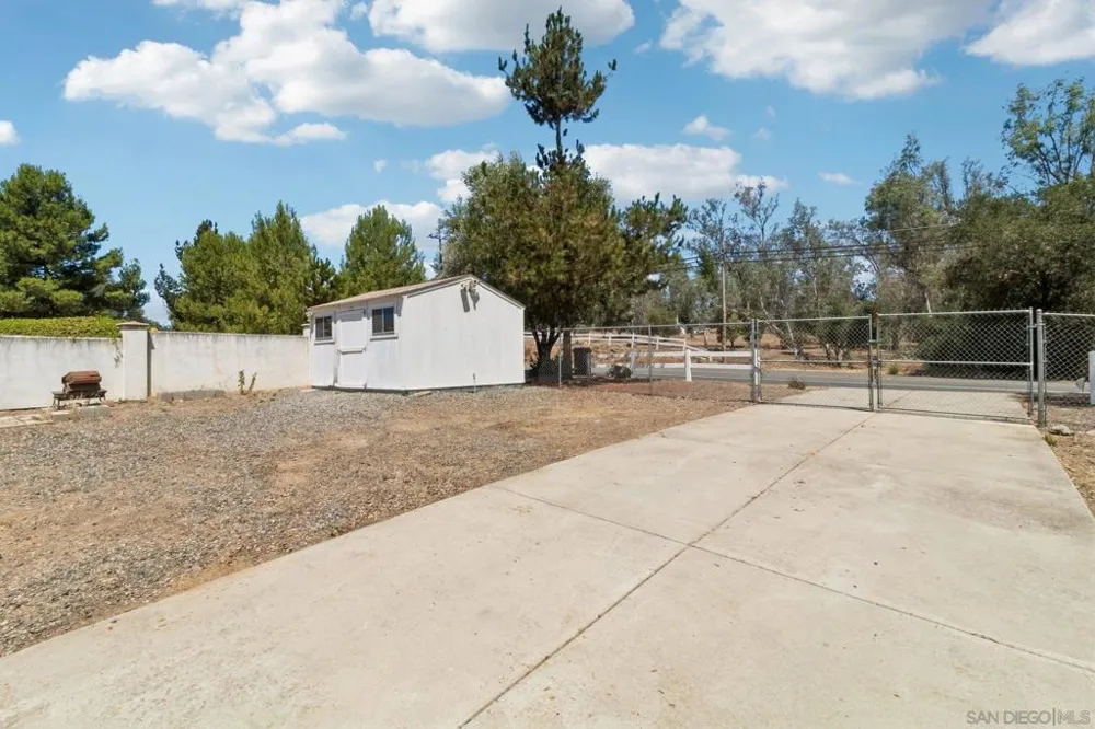 29081 Fruitvale Valley Center, CA 92082