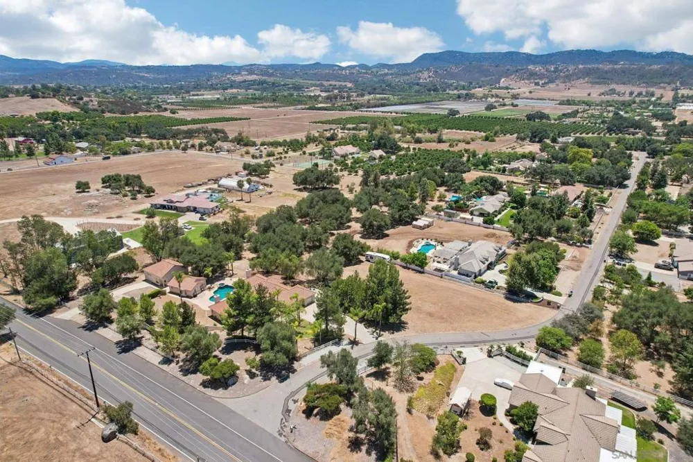 29081 Fruitvale Valley Center, CA 92082
