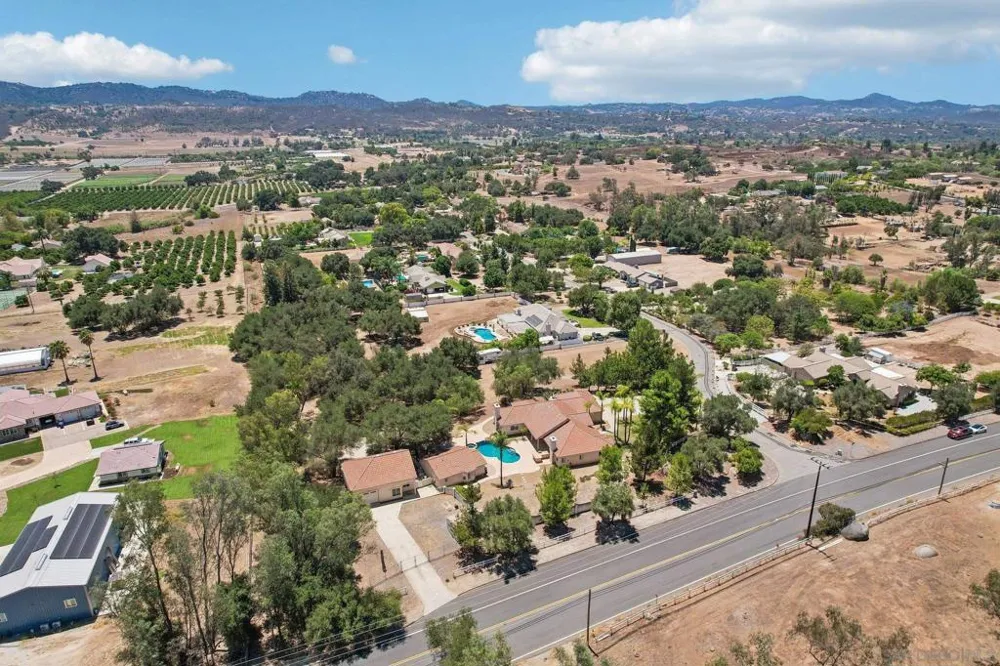 29081 Fruitvale Valley Center, CA 92082