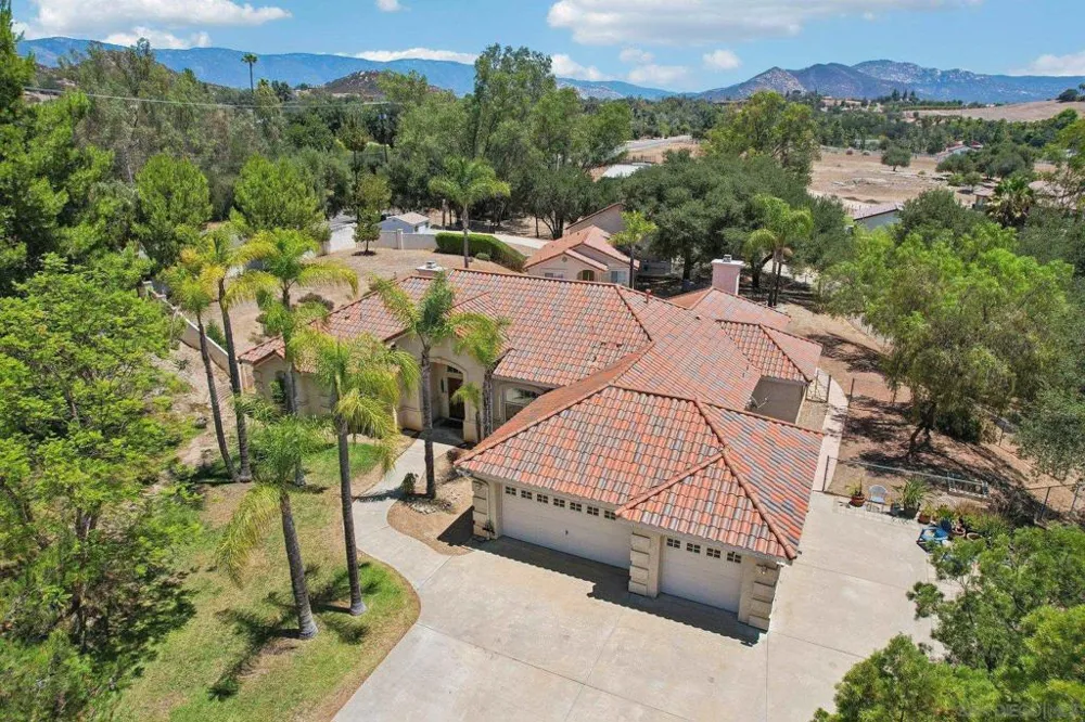 29081 Fruitvale Valley Center, CA 92082