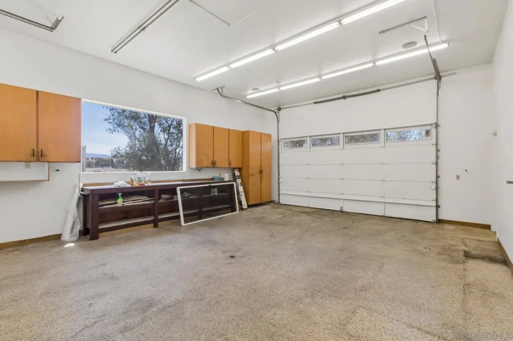 29081 Fruitvale Valley Center, CA 92082