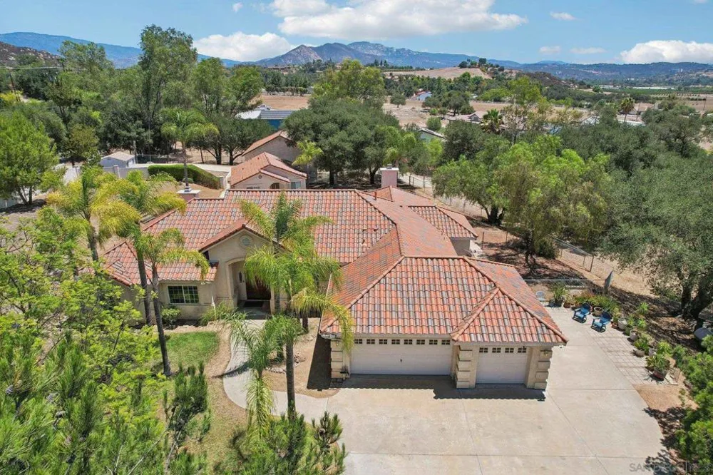 29081 Fruitvale Valley Center, CA 92082