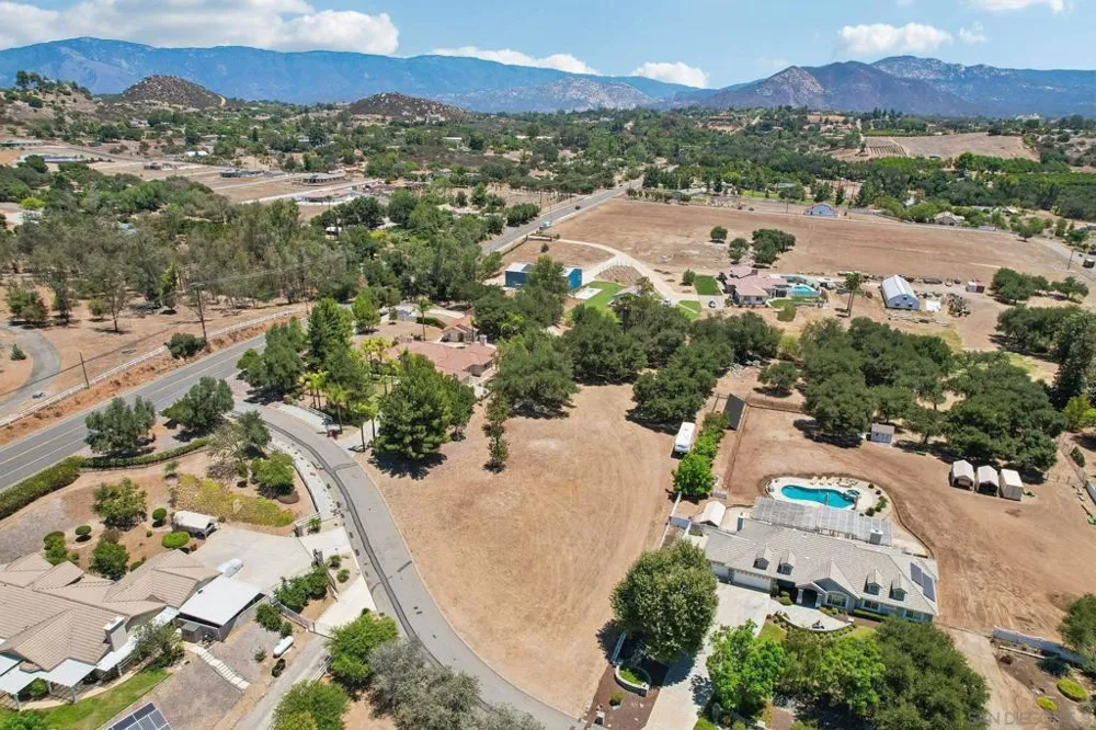 29081 Fruitvale Valley Center, CA 92082