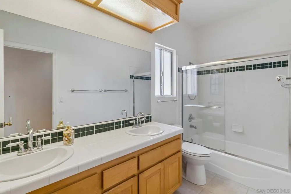 29081 Fruitvale Valley Center, CA 92082