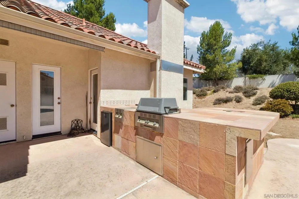 29081 Fruitvale Valley Center, CA 92082