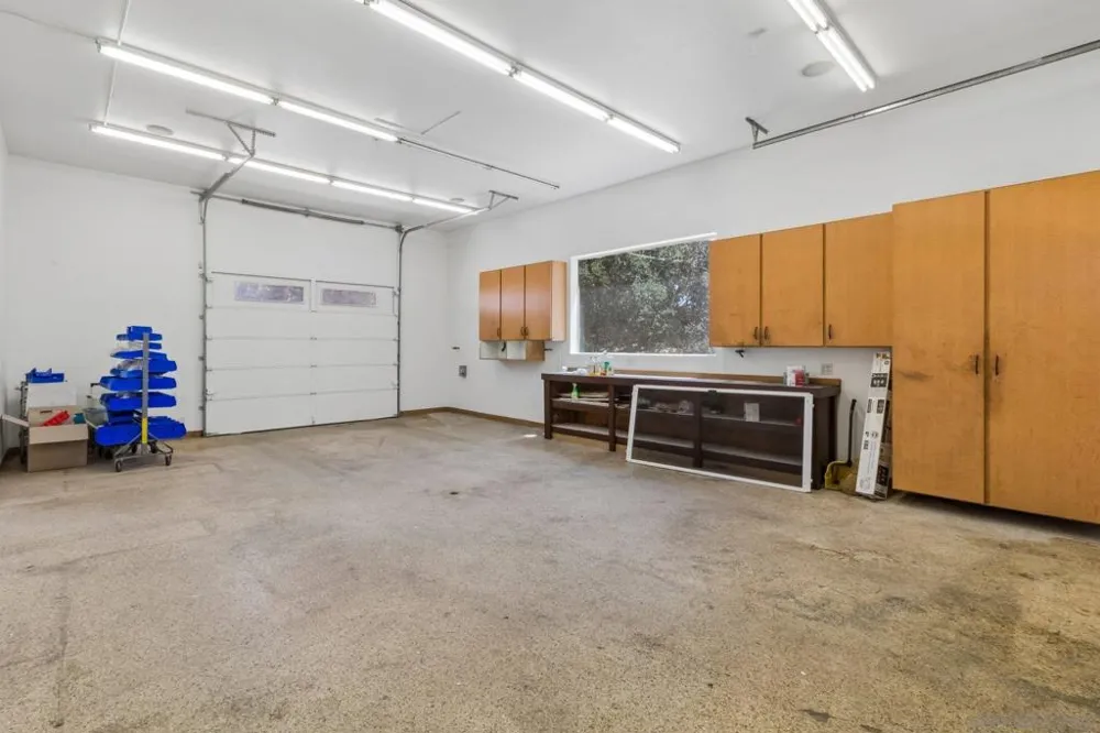 29081 Fruitvale Valley Center, CA 92082
