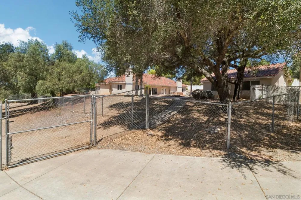 29081 Fruitvale Valley Center, CA 92082