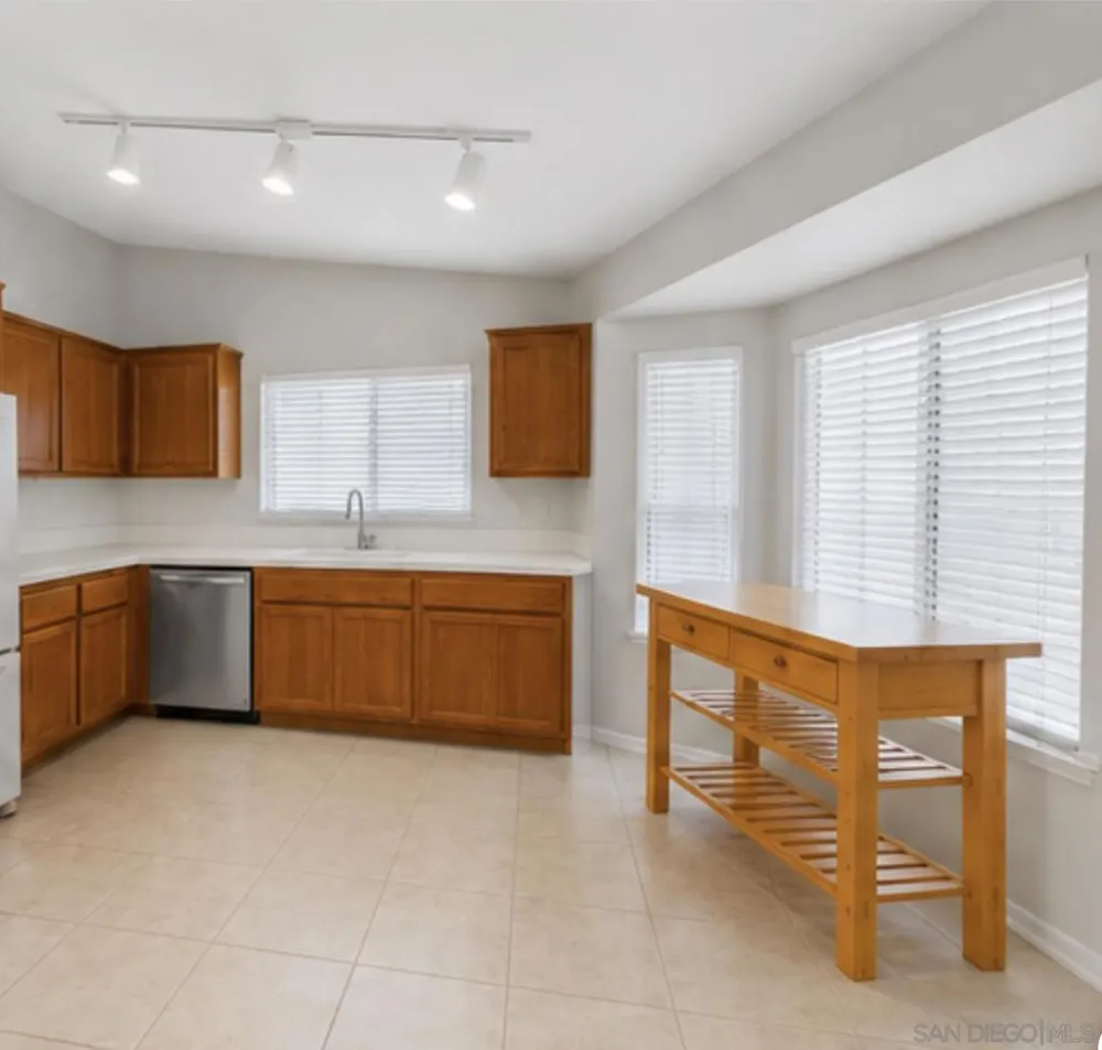 29081 Fruitvale Valley Center, CA 92082