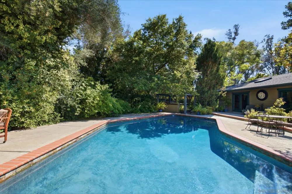 13327 Calle Colina Poway, CA 92064