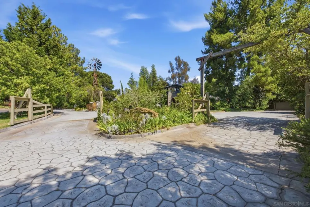 13327 Calle Colina Poway, CA 92064