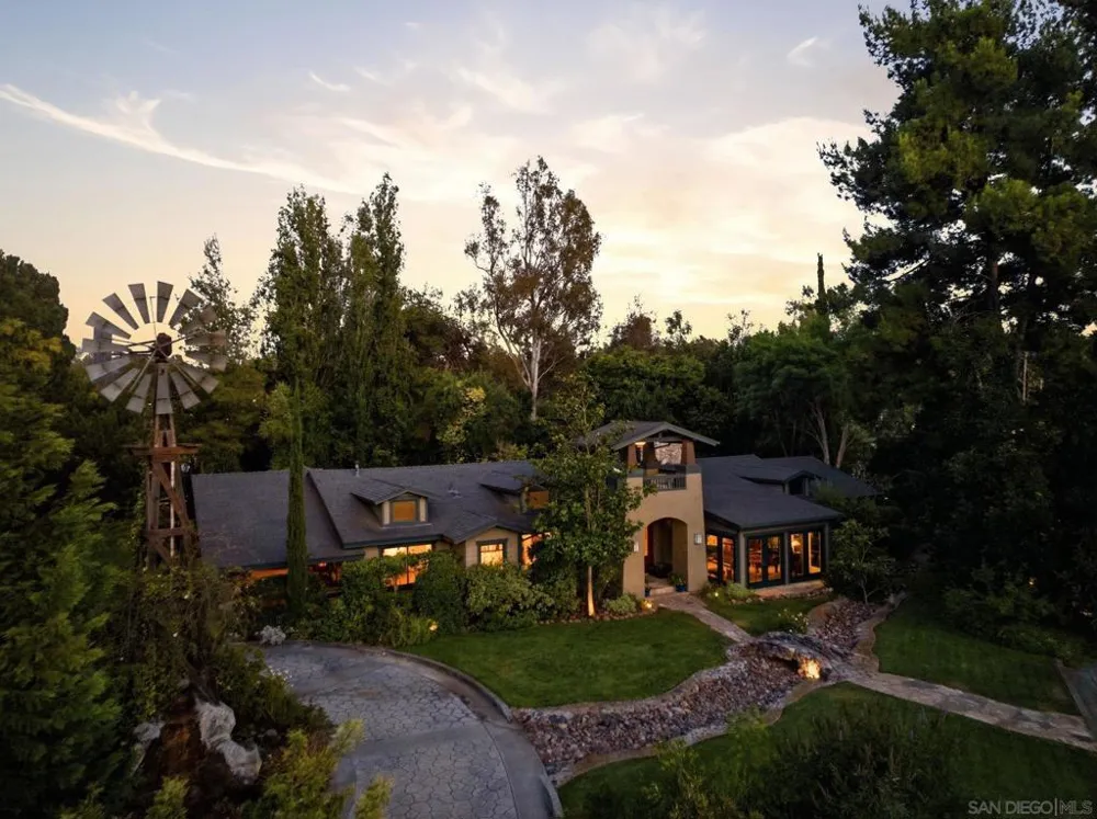 13327 Calle Colina Poway, CA 92064