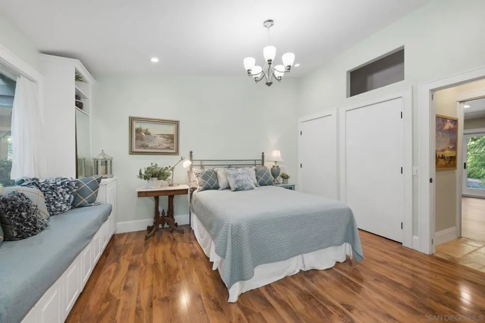 13327 Calle Colina Poway, CA 92064