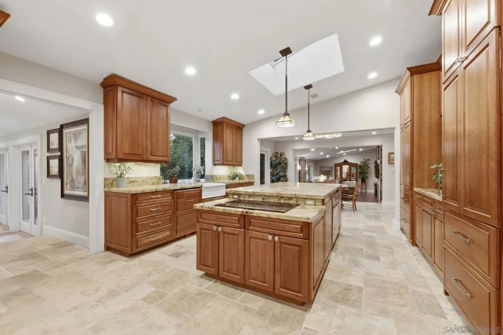 13327 Calle Colina Poway, CA 92064
