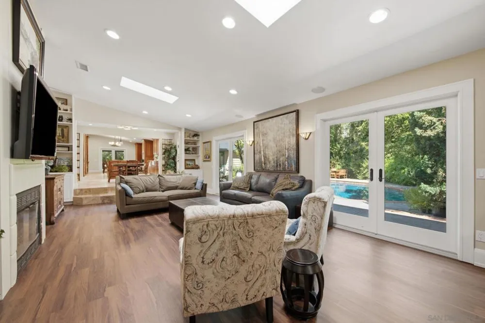 13327 Calle Colina Poway, CA 92064