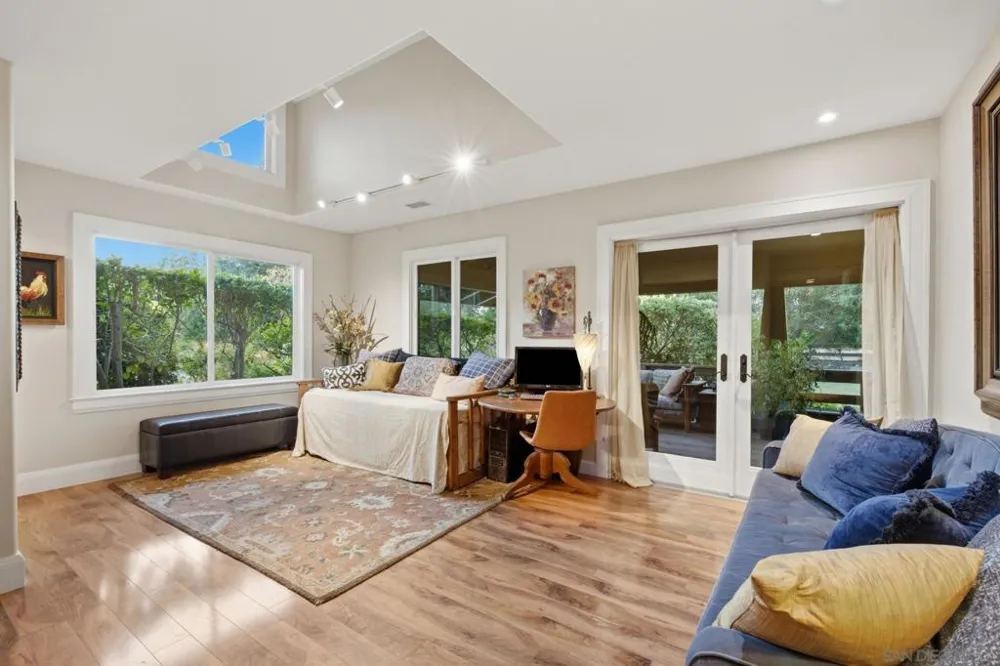 13327 Calle Colina Poway, CA 92064