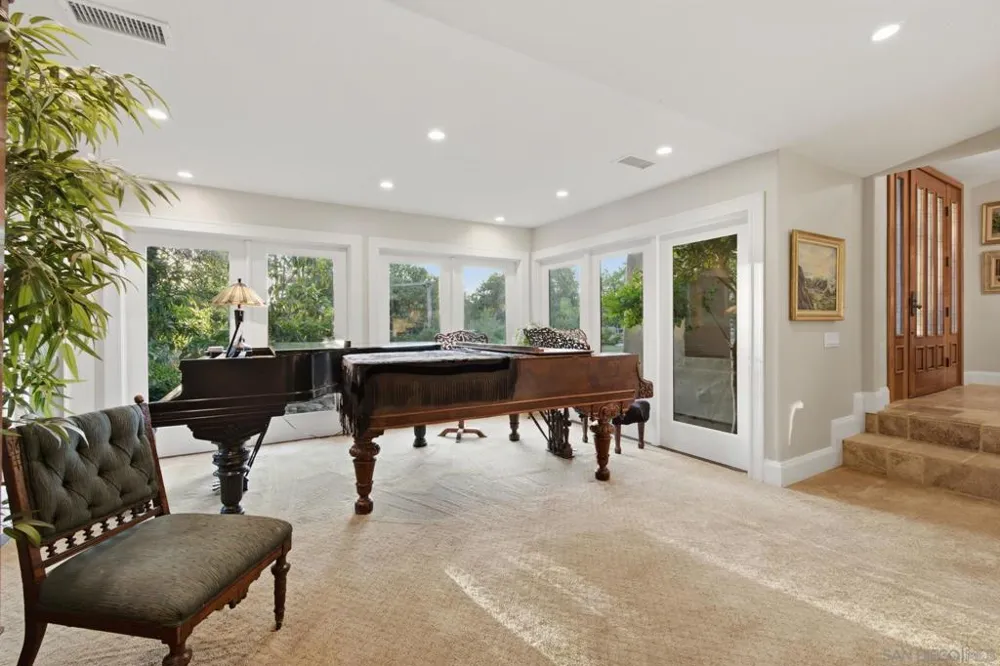 13327 Calle Colina Poway, CA 92064