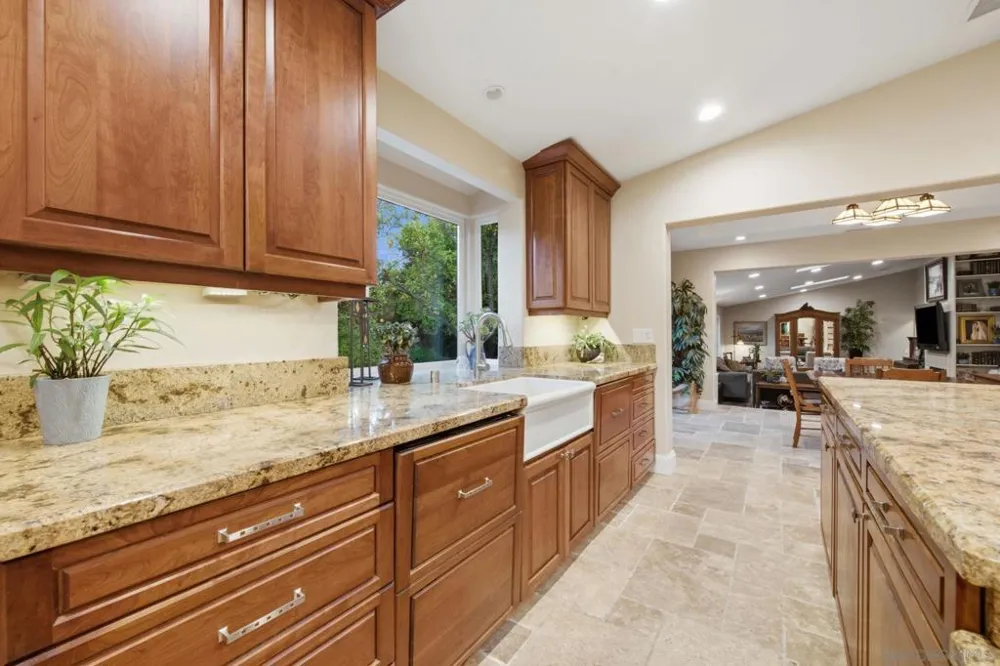 13327 Calle Colina Poway, CA 92064