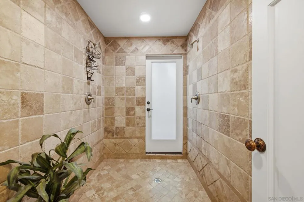 13327 Calle Colina Poway, CA 92064