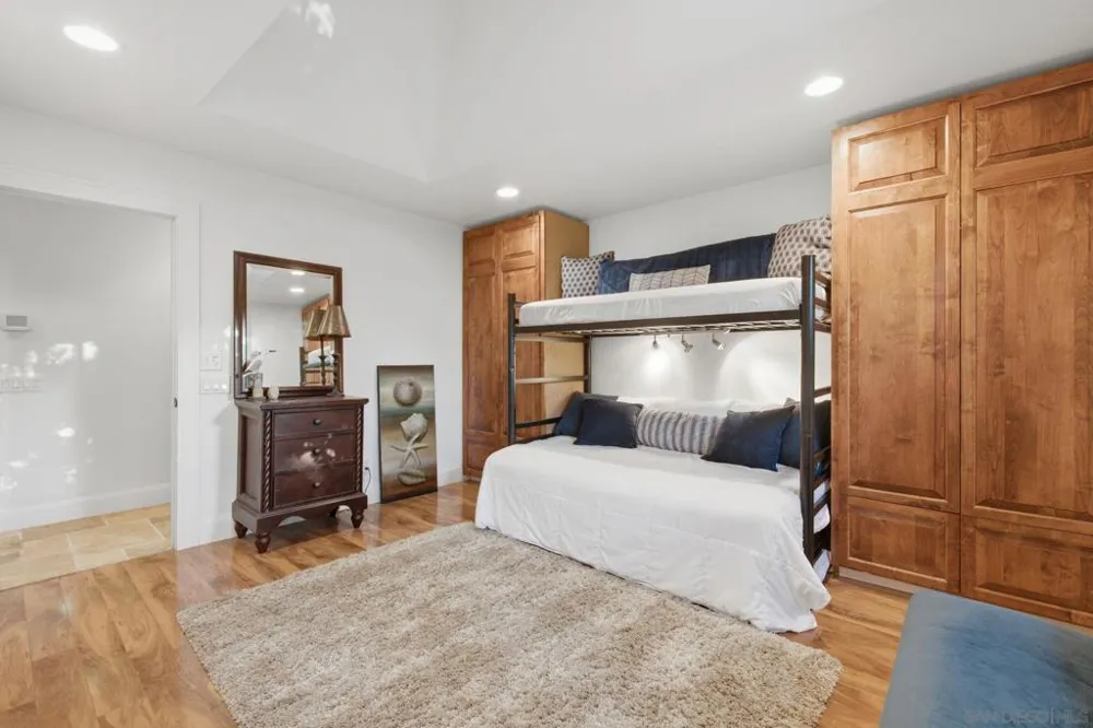 13327 Calle Colina Poway, CA 92064