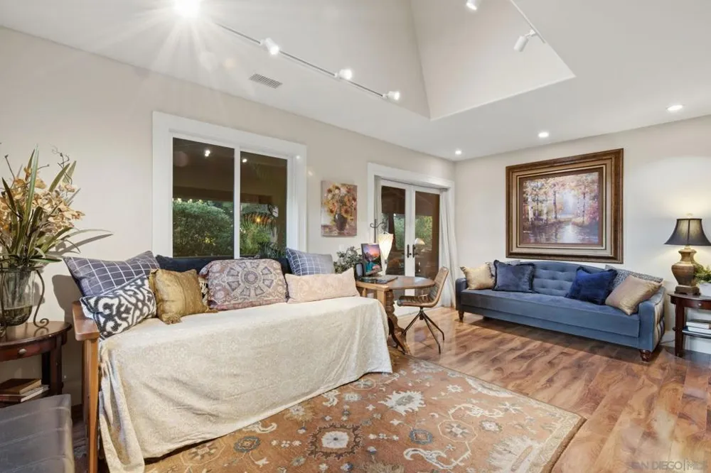 13327 Calle Colina Poway, CA 92064