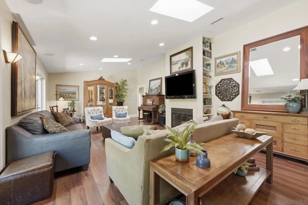 13327 Calle Colina Poway, CA 92064
