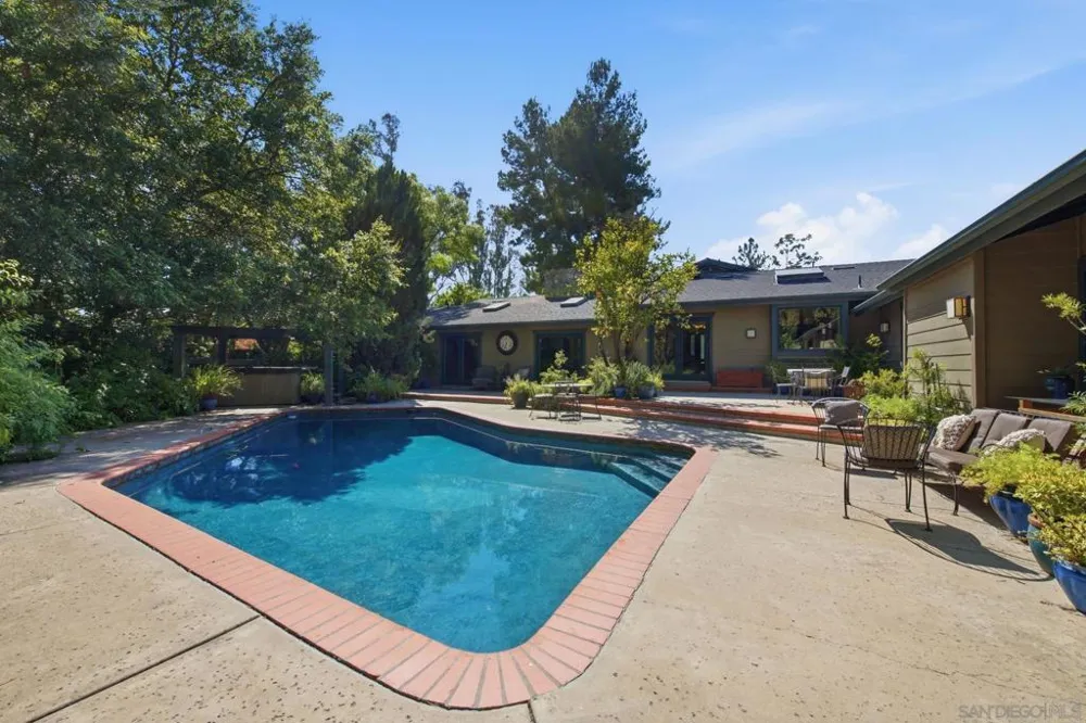 13327 Calle Colina Poway, CA 92064