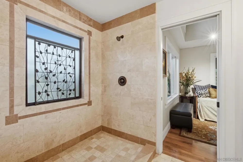 13327 Calle Colina Poway, CA 92064